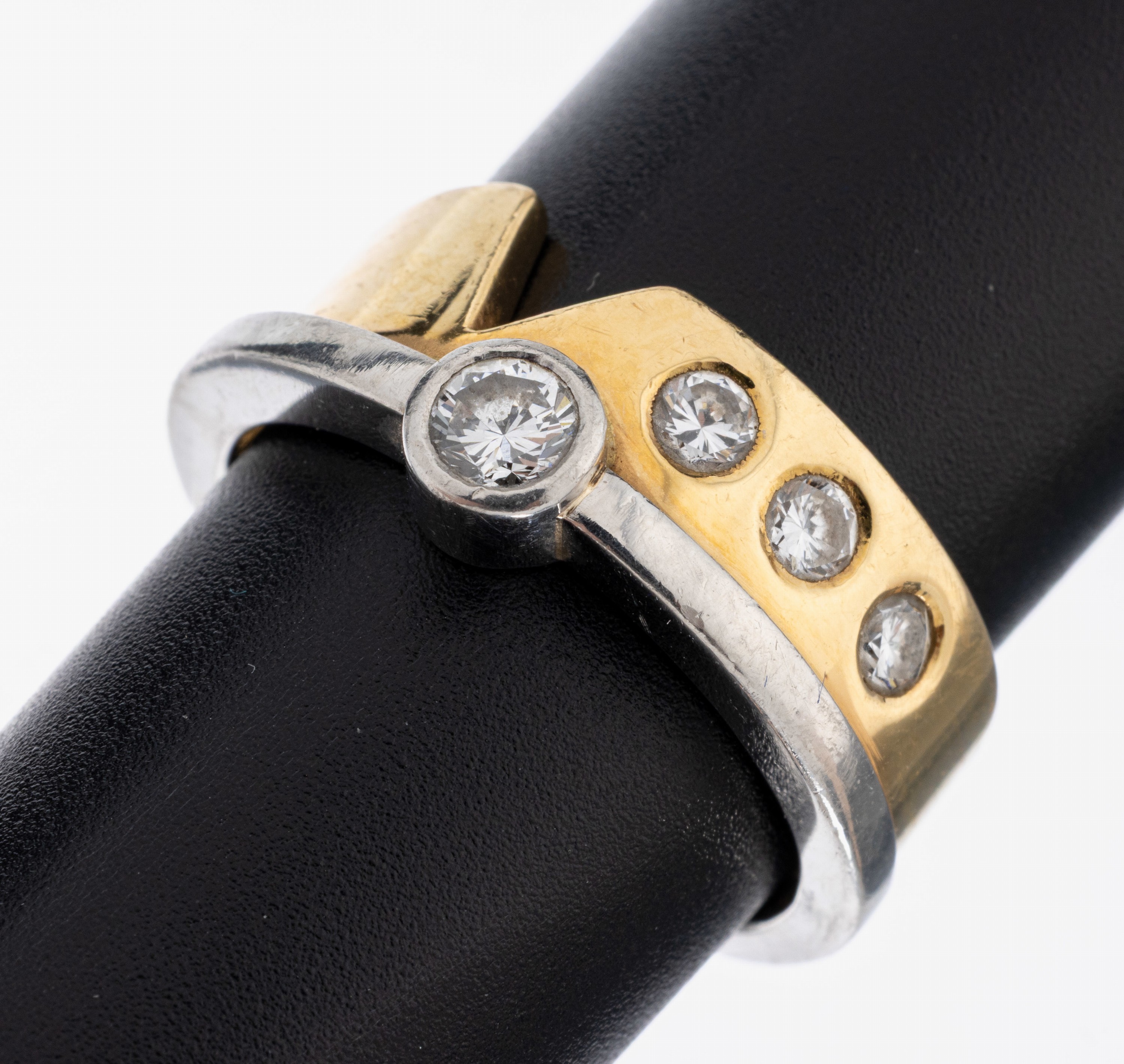 Image 27040761 - 18 kt Gold & Platin Brillant-Ring, GG 750/000 und Platin 950/000, 4 Brillanten zus. ca. ...