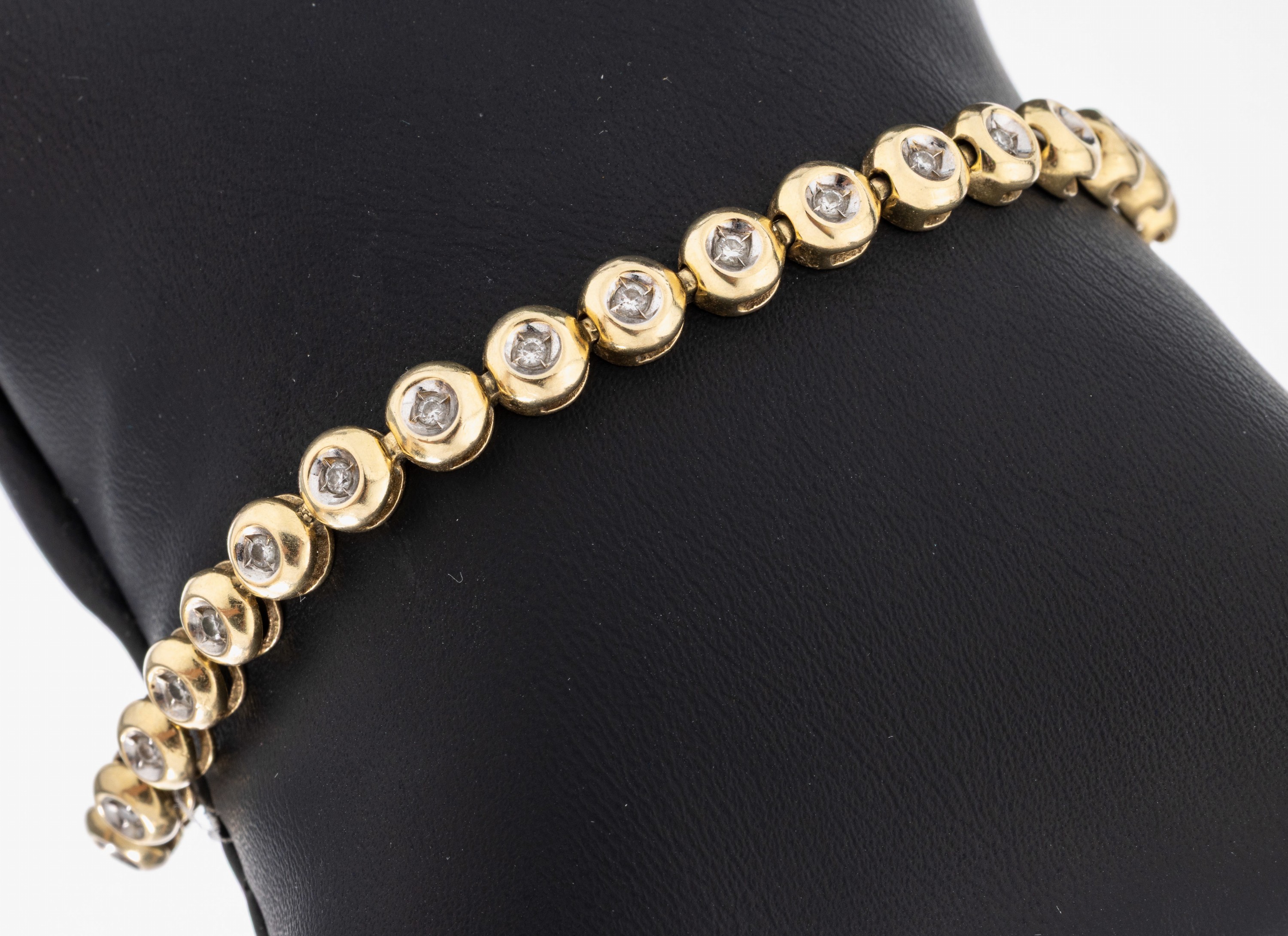 Image 27040763 - 14 kt Gold Brillant-Armband, GG 585/000, 30 Brillanten zus. ca. 0.60 ct Weiß/p1, L. ...