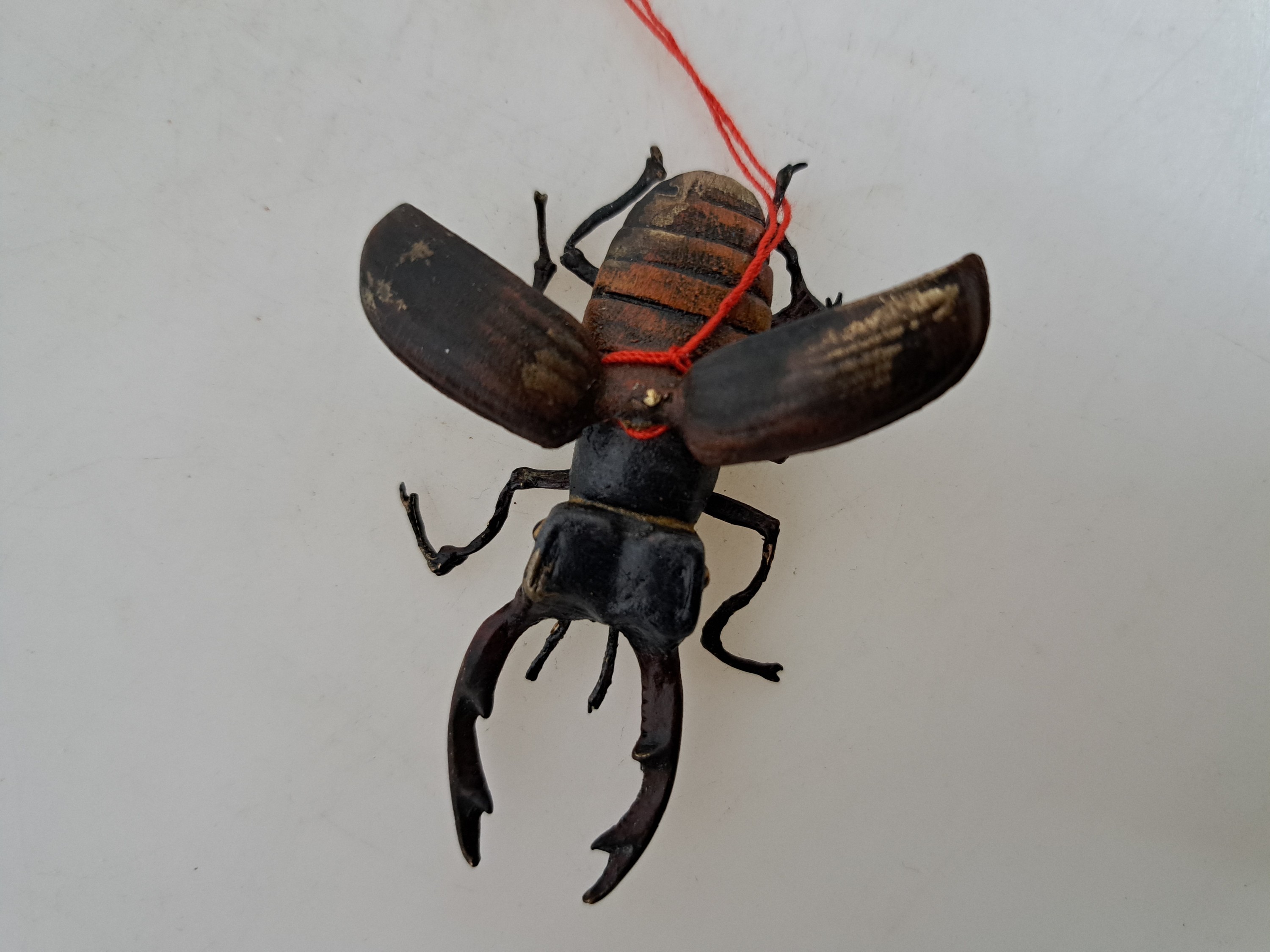 Detail d: Wiener Bronze, sign. Bergmann, Hirschkäfer, naturalistisch staffiert, L. ca. 7.5 cm