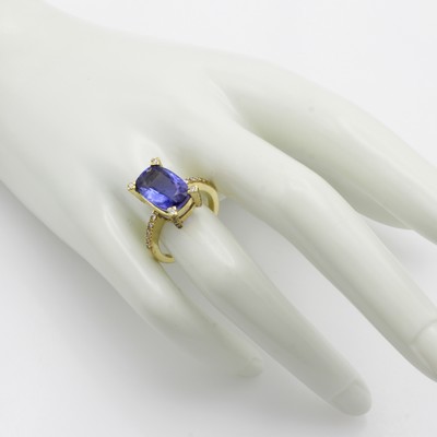 27040719c - Ring mit Tansanit und Brillanten, GG 750/000, ovaler Tansanit v. schöner Farbe ca. 5.68 ...