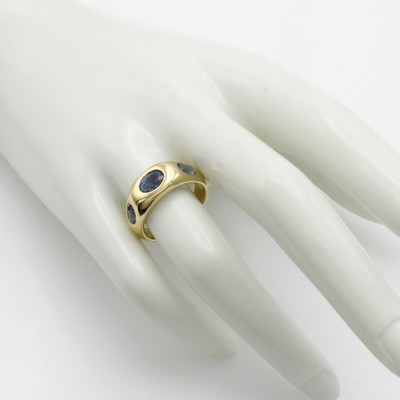 27040721b - Bandring mit Saphiren, GG 585/000, 3 ovale Saphire zus. ca. 2.7 ct, RW ca. 55 ...