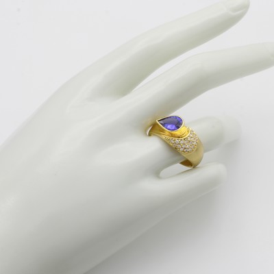 27040796b - Ring mit Tansanit und Brillanten, GG 585/000, Tansanittropfen ca. 1.43 ct, Brill. zus. ...