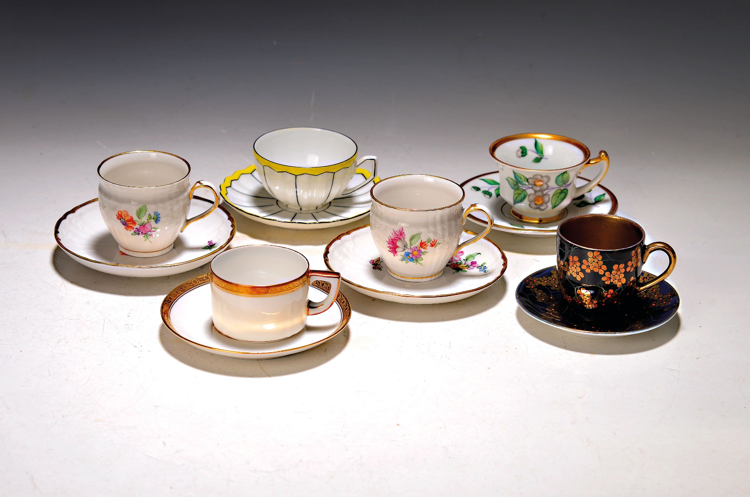 Image 27040804 - 14 Mokkatassen, deutsch, 20. Jh., Porzellan, u.a.: 5 x KPM Berlin, Schwarzenhammer, ...