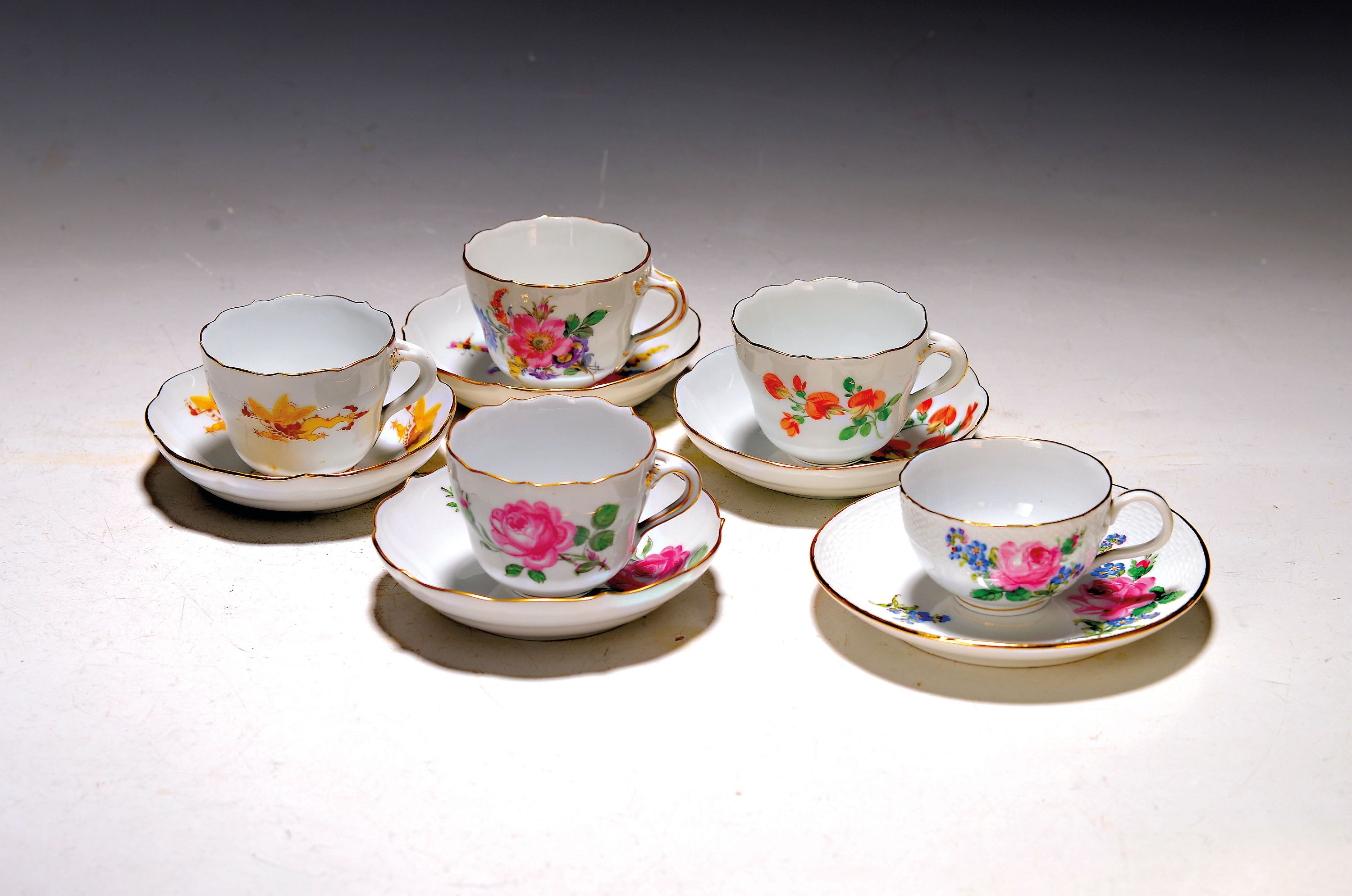 Image 27040805 - 5 Mokkatassen mit Untertassen, Meissen, 20. Jh., Knaufzeit bis 60er Jahre, Porzellan, ...