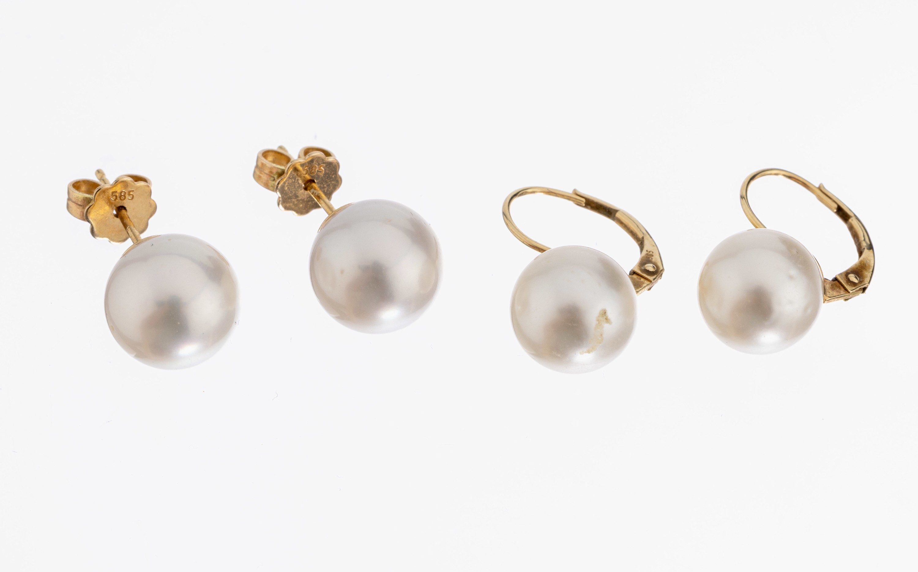 Image 27040820 - 14 kt Gold Zuchtperl-Konvolut, best. aus: 1 Paar Ohrstecker mit weißen Zuchtperlen ca. ...