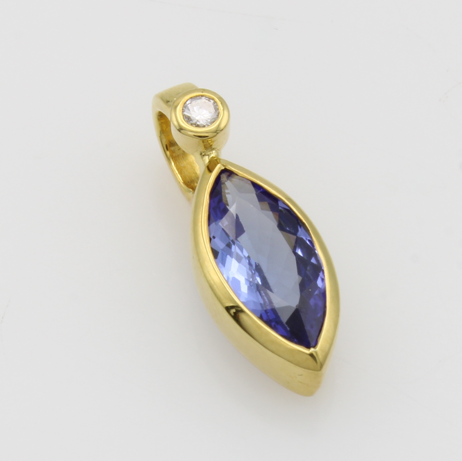 Image 27040832 - Anhänger mit Tansanit und Brillant, GG 585/ 000, navettef. Tansanit ca. 1.4 ct, Brill. ...
