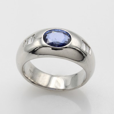 27040800a - Bandring mit Saphir und Diamanten, WG 750/ 000, ovaler Saphir ca. 1.6 ct, 6 Diam. im ...