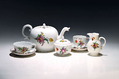 Image Service, Nymphenburg, 20. Jh., Teekanne, 3 Teetassen und ein Untertasse, Milchkanne, ...