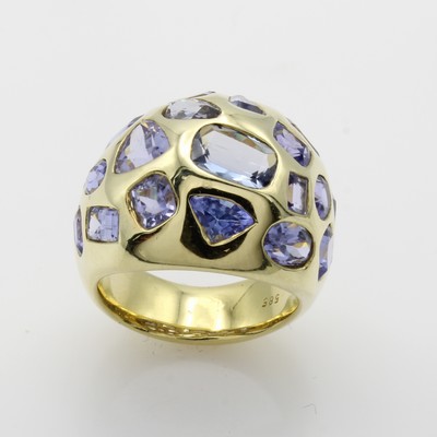 27040811a - Ring mit Tansaniten, GG 585/000, Tansanite in versch. Schliffarten zus. ca. 7.6 ct, ...