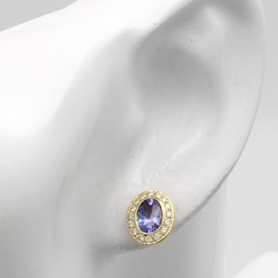 27040843a - Paar Ohrstecker mit Tansaniten und Brillanten, GG 585/000, 2 ovale Tansanite zus. ca. ...
