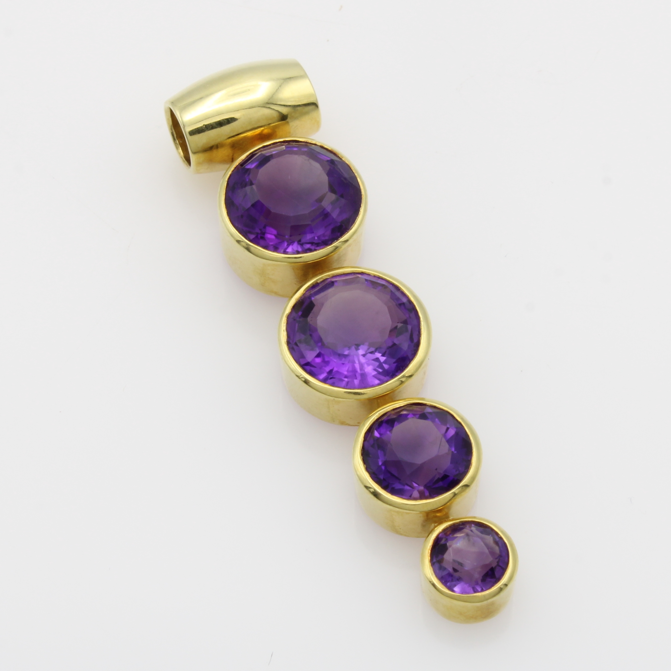 Image 27040953 - Anhänger mit Amethysten, GG 585/000, 4 runde Amethyste in glatten Fassungen zus. ca. ...