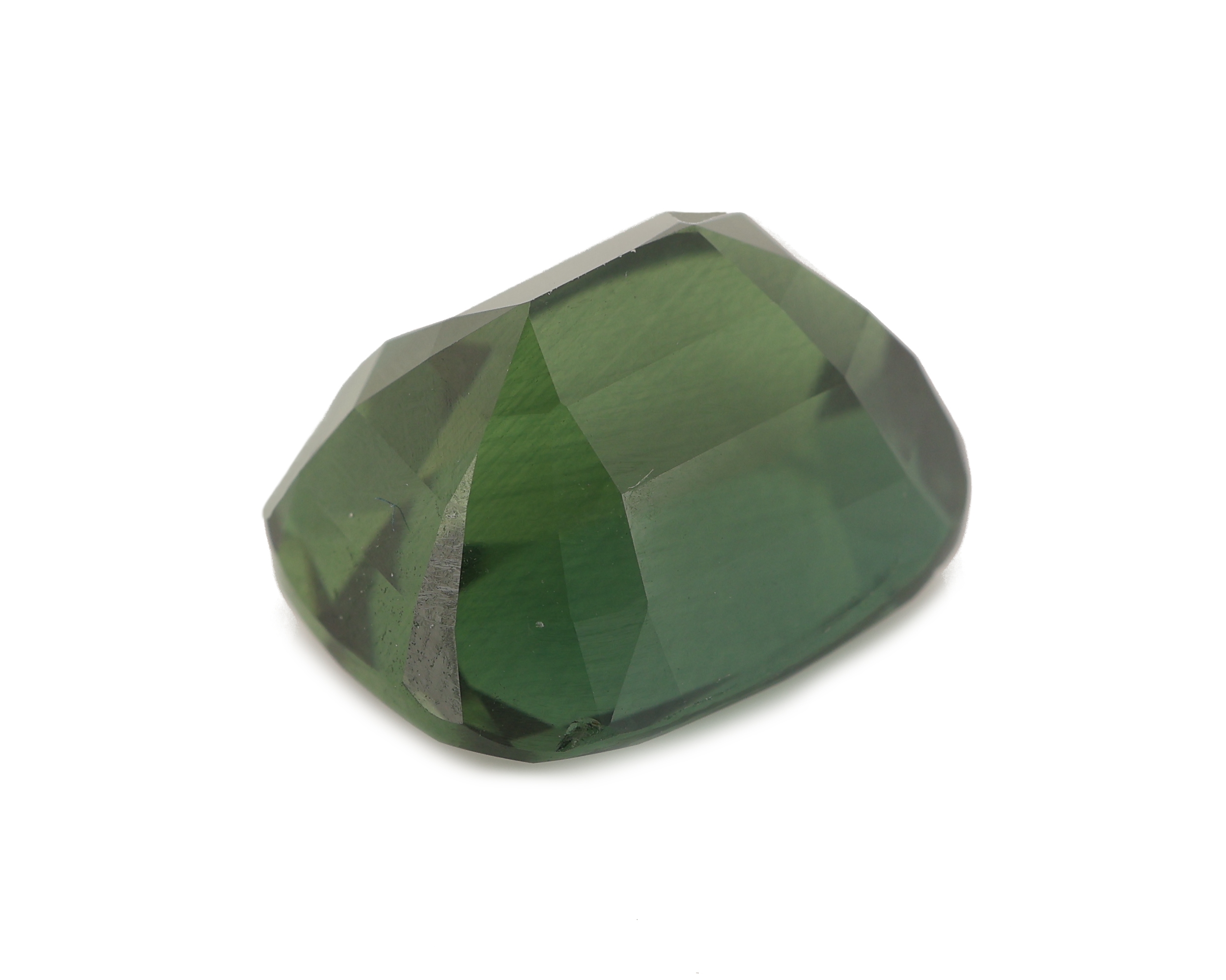 Detail b: Loser grüner Saphir, ca. 10.0 ct, ca. 12.5 x 10.2 x 8.1 mm, mit Kopie der GGTL Expertise