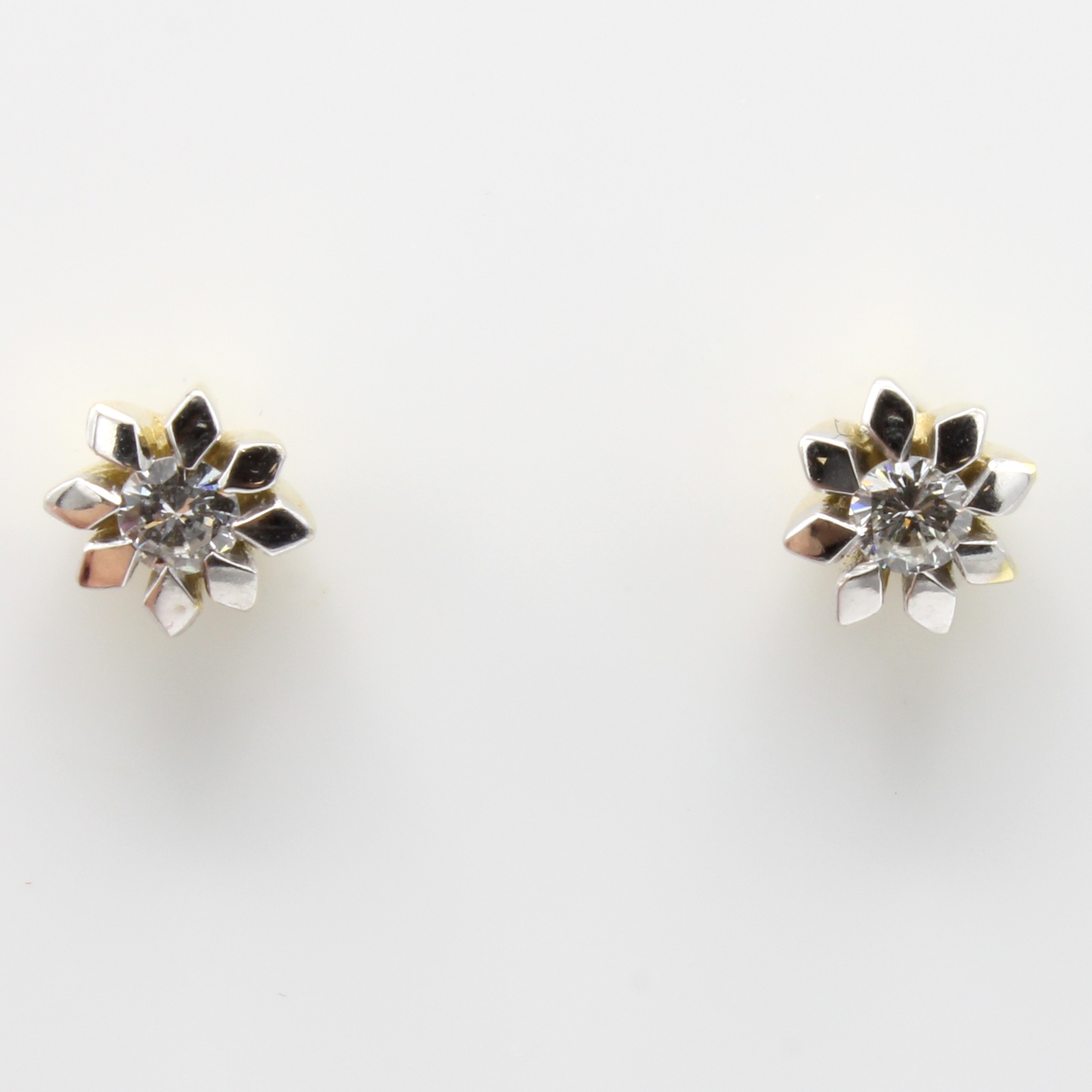 Image 27040962 - Paar Ohrstecker mit Brillanten, GG/WG 585/ 000, 2 Brill. zus. ca. 0.33 ct feines ...