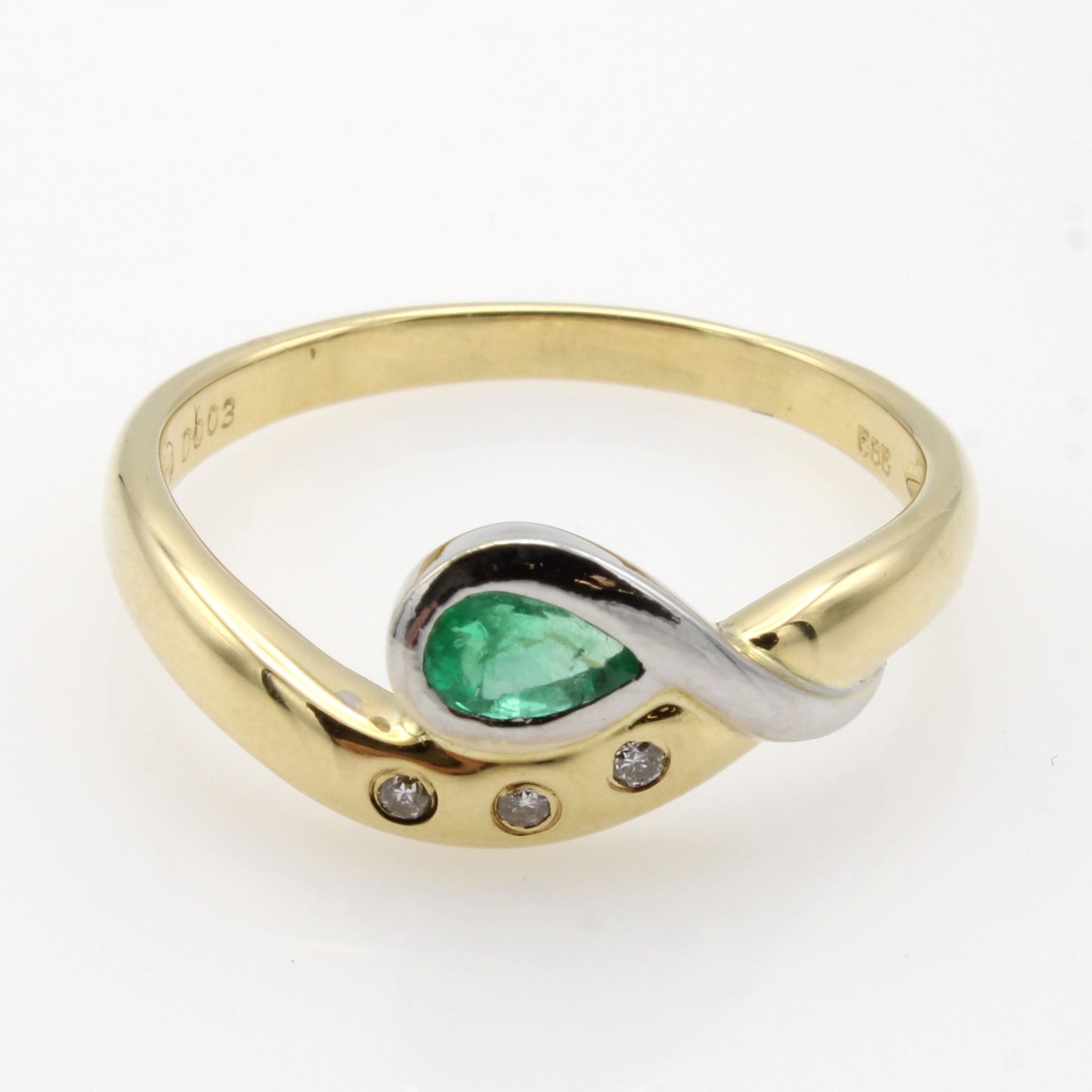 Image 27040965 - Ring mit Smaragd und Brillanten, GG/WG 585/ 000, tropfenf. Smaragd, 3 Brill. ca. 0.03 ct ...
