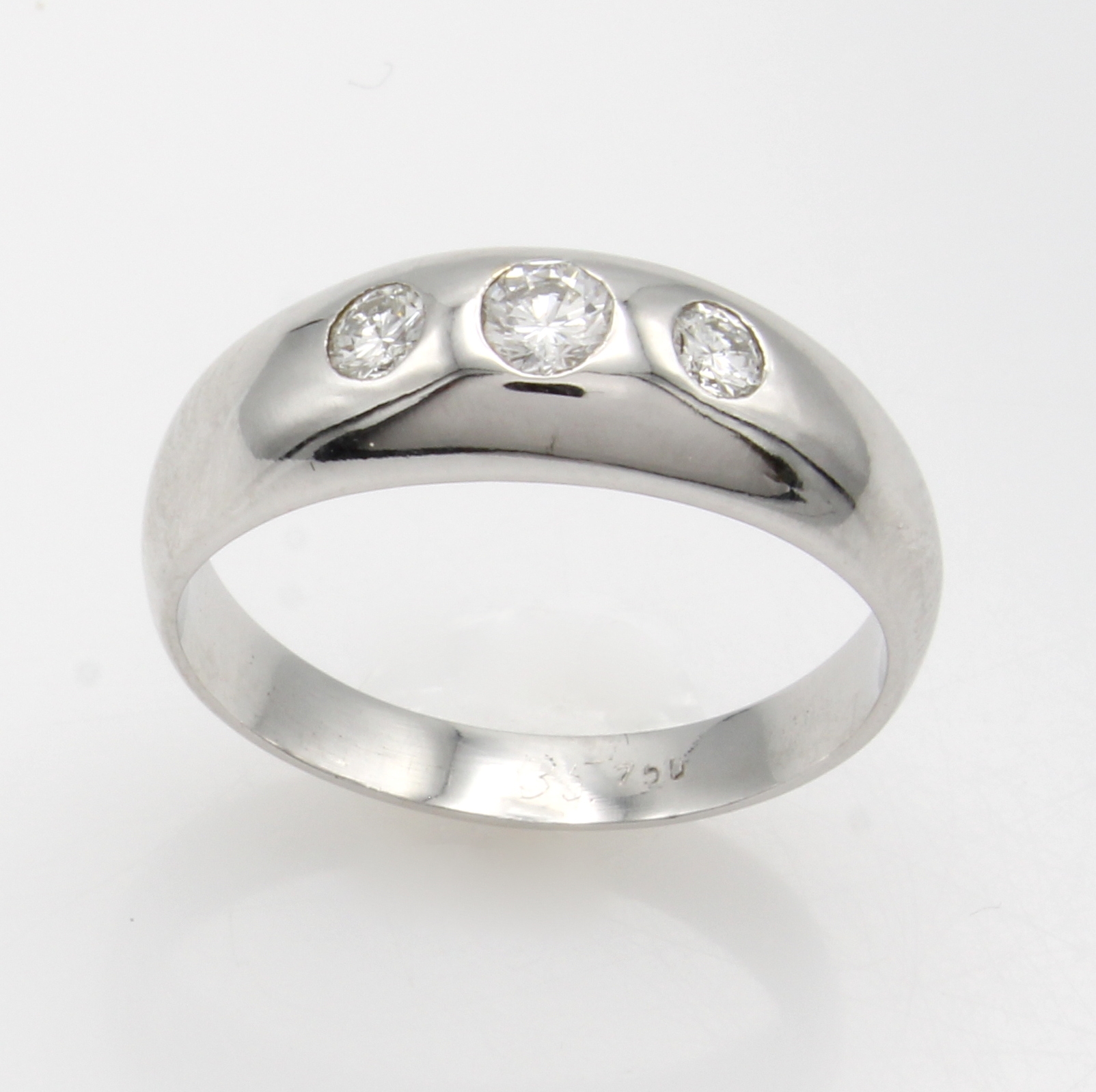 Image 27040977 - Ring mit Brillanten, WG 750/000, 3 Brill. zus. ca. 0.35 ct feines Weiß/lupenrein, RW ...