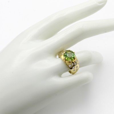 27040955b - Ring mit Turmalin und Brillanten, GG 585/000, hexagonförm., grüner Turmalin in ...