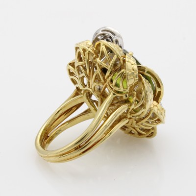 27040956a - Ring mit Peridot und Brillanten, GG/WG 750/ 000, ovaler Peridot ca. 9.9 ct, Brill. zus. ...