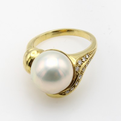27040967a - Ring mit Südseezuchtperle und Brillanten, GG750/000, weiß-hellgraue Perle, D. ca. 12.6 ...