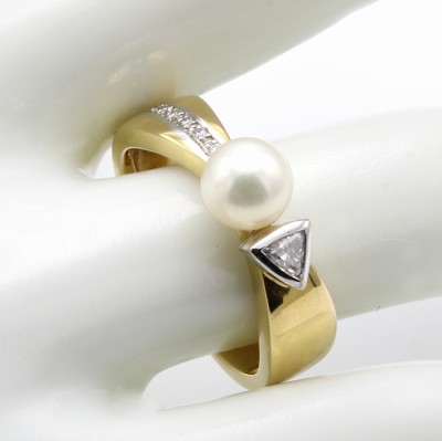 27040969a - Ring mit Süßwasserzuchtperle, Diamant und Brillanten, GG/WG 750/000, Diam. u. Besatz- ...