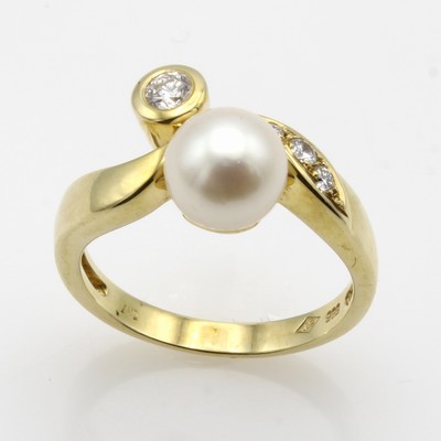 27040979a - Ring mit Zuchtperle und Brillanten, GG 585/000, 4 Brill. zus. ca. 0.17 ct Weiß/si, ...