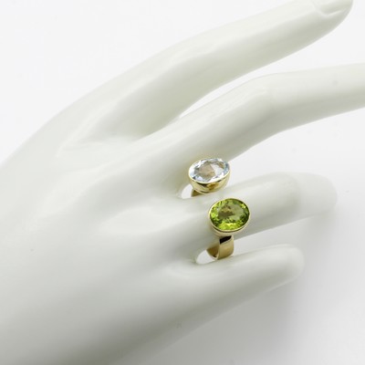 27040993b - Ring mit Farbsteinen, GG 585/000, offen gearb., Aquam. ca. 3 ct, Peridot ca. 2.7 ct, RW ...