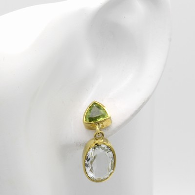 27040996a - Paar Ohrstecker mit Farbsteinen, GG 585/000, 2 ovale Aquam. zus. ca. 6.5 ct, 2 ...