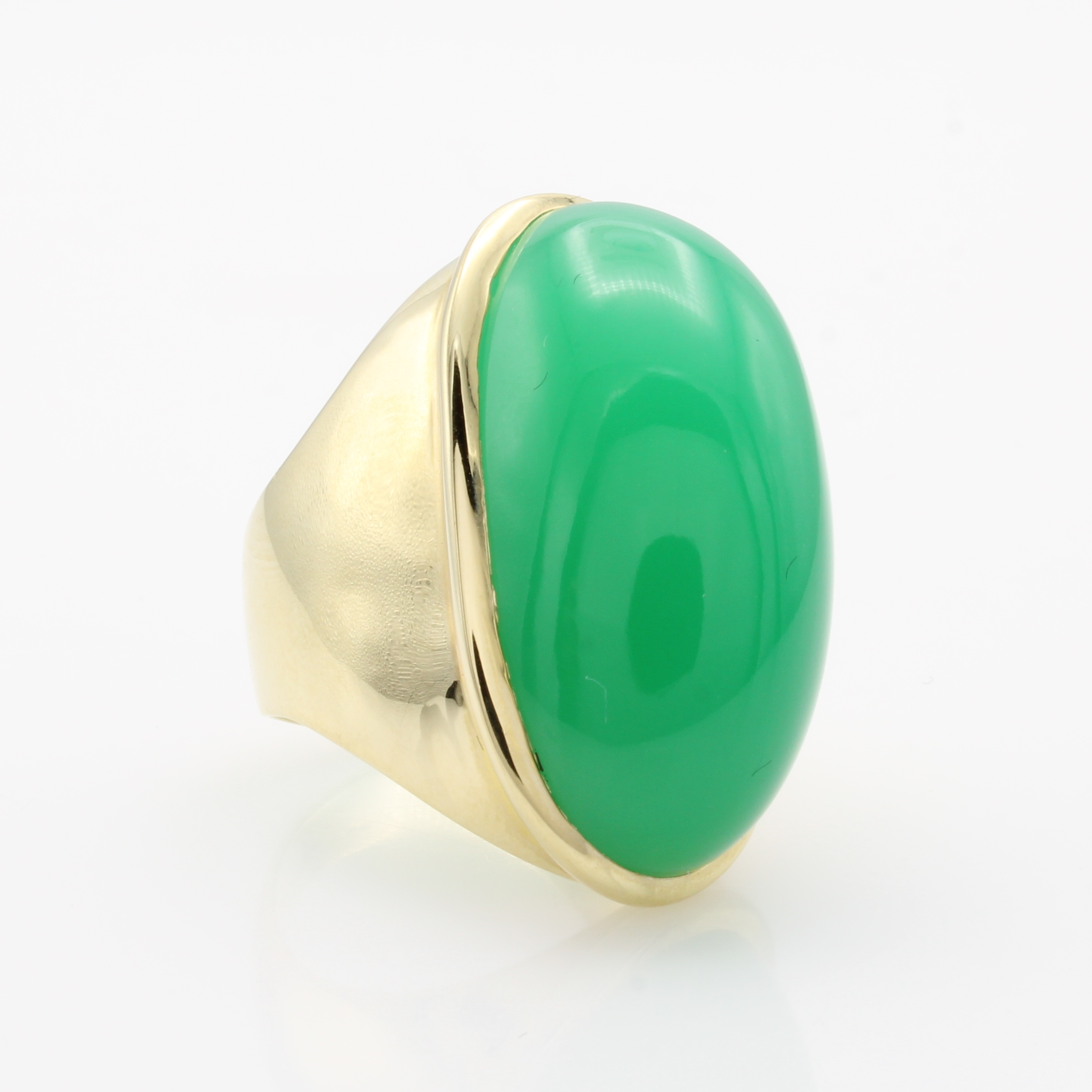 Image 27041007 - Ring mit Chrysopras, GG 585/000, ovaler Chrysopras ca. 51.8 ct, RW ca. 55 Schätzpreis: ...