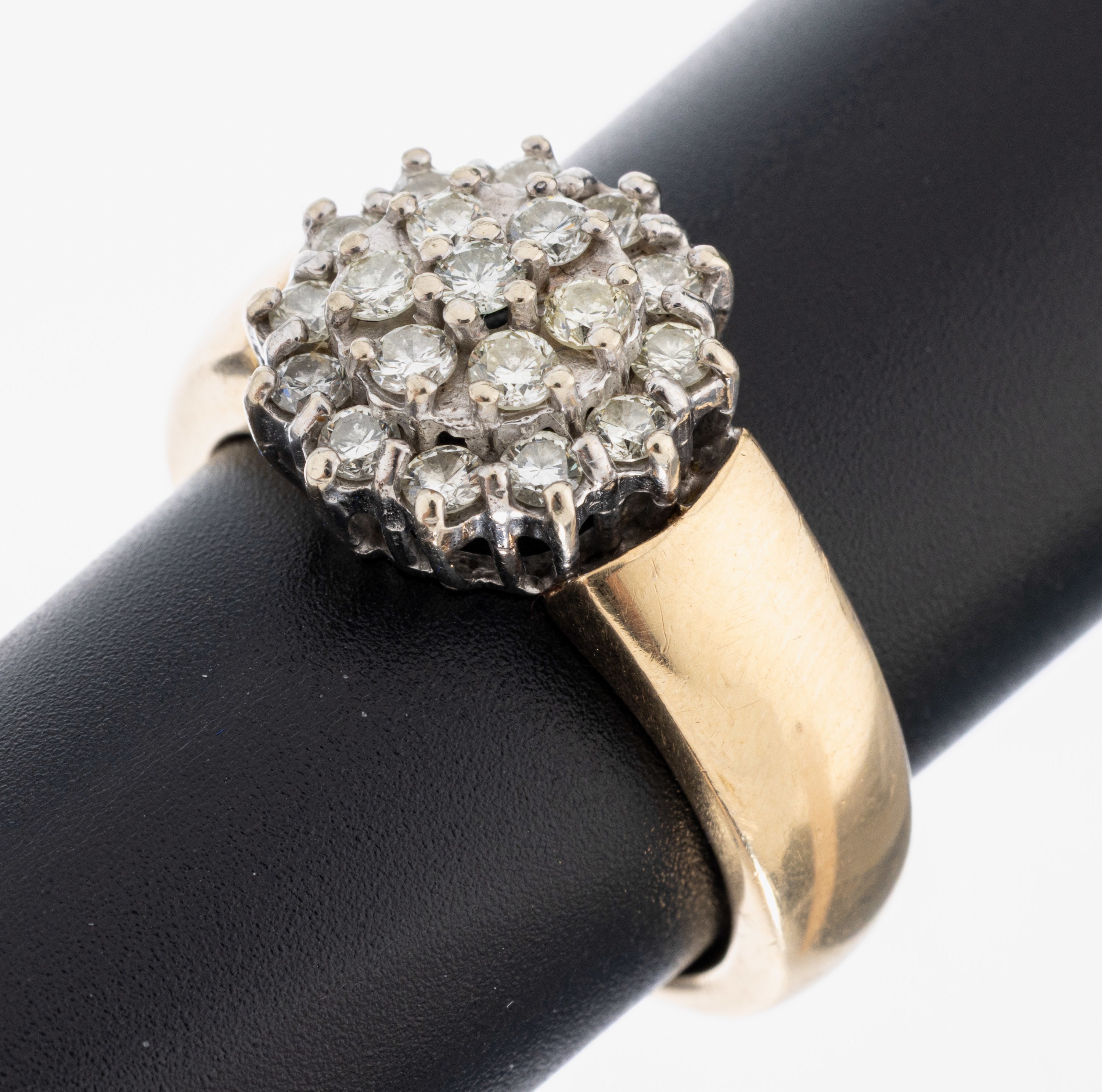 Image 27041009 - 14 kt Gold Brillant-Ring, GG/WG 585/000, 19in WG gefasste Brillanten zus. ca. 1.0 ct ...