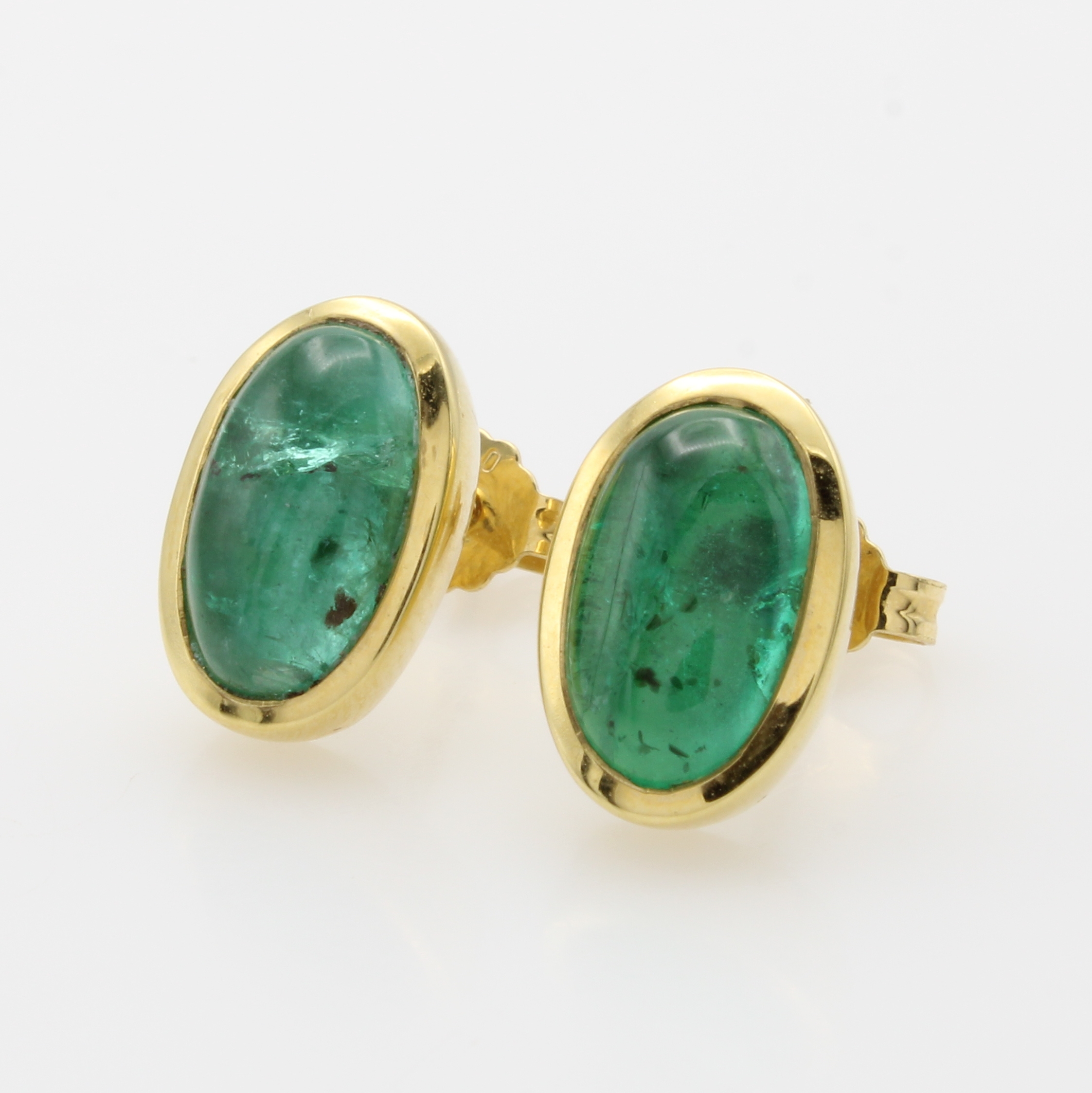 Image 27041018 - Paar Ohrstecker mit Smaragden, GG 750/000, 2 ovale Smaragdcabochons in glatten Fassungen ...