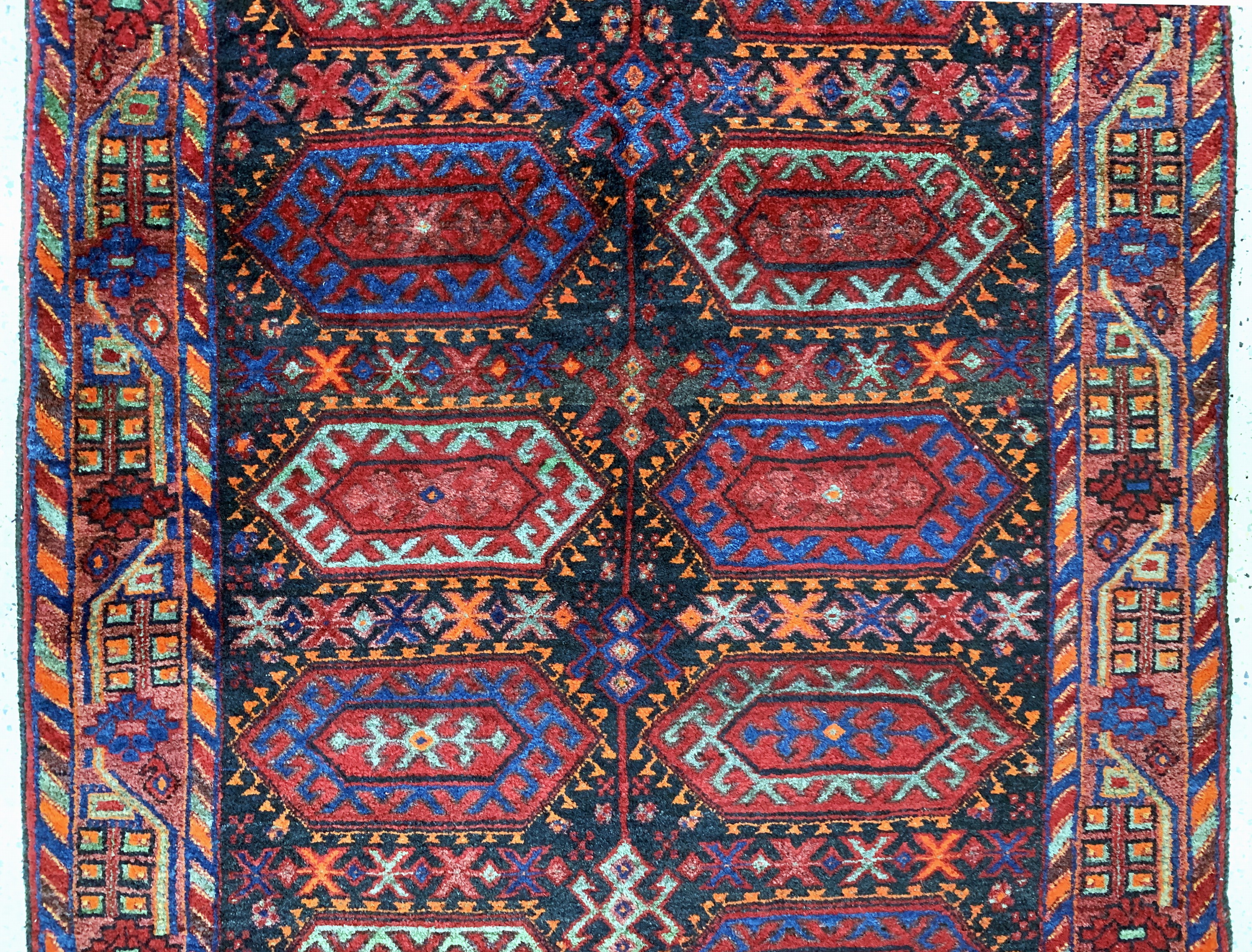 Detail b: Kordi alt, Persien, Mitte 20.Jhd, Wolle aufBaumwolle, ca. 308 x 142 cm, EHZ: 2