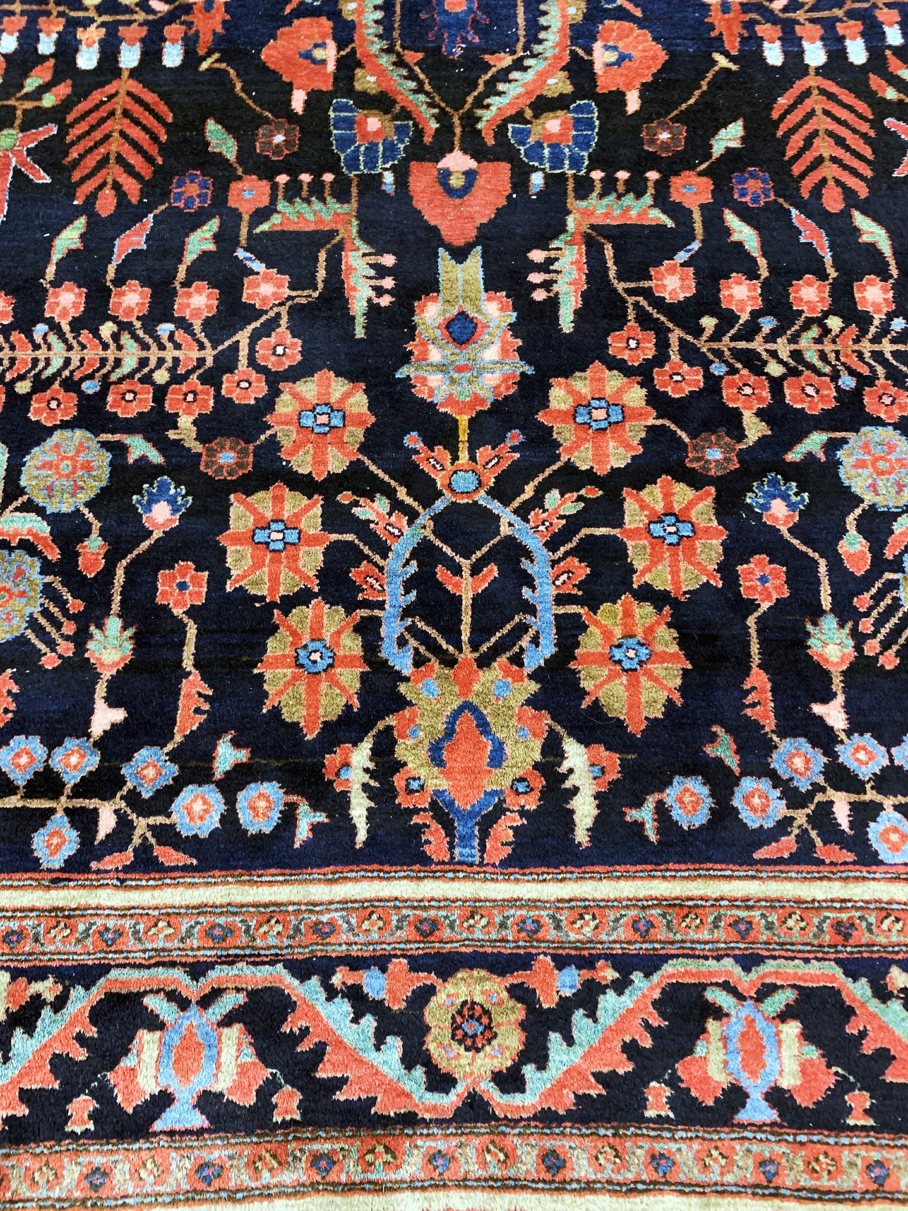 Detail c: Lilian alt, Persien, Anfang 20.Jhd, Wolle auf Baumwolle, ca. 354 x 209 cm, EHZ: 2