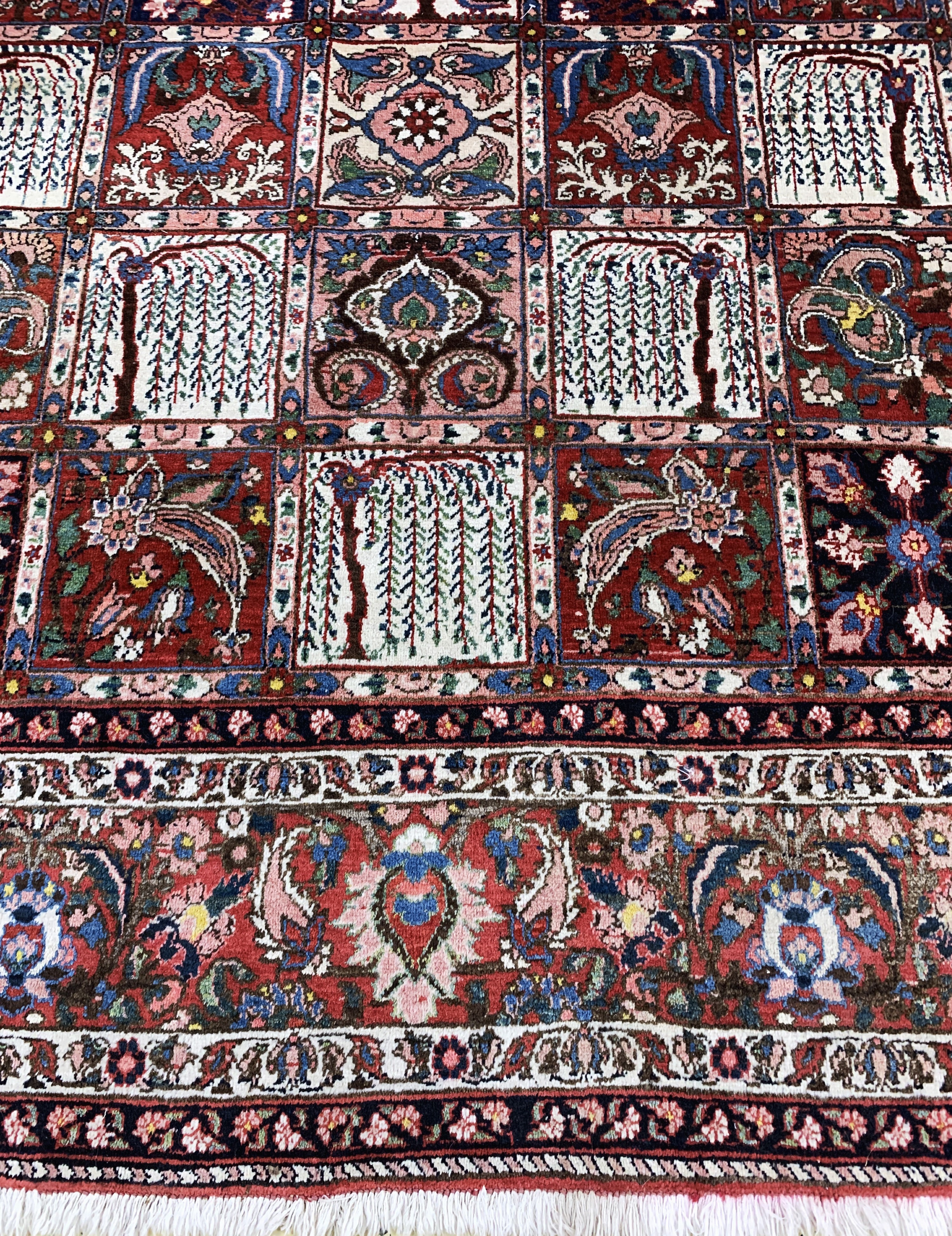 Detail b: Felder Bachtiar fein, Persien, Mitte 20.Jhd, Wolle auf Baumwolle, ca. 388 x 308 cm,EHZ: 2