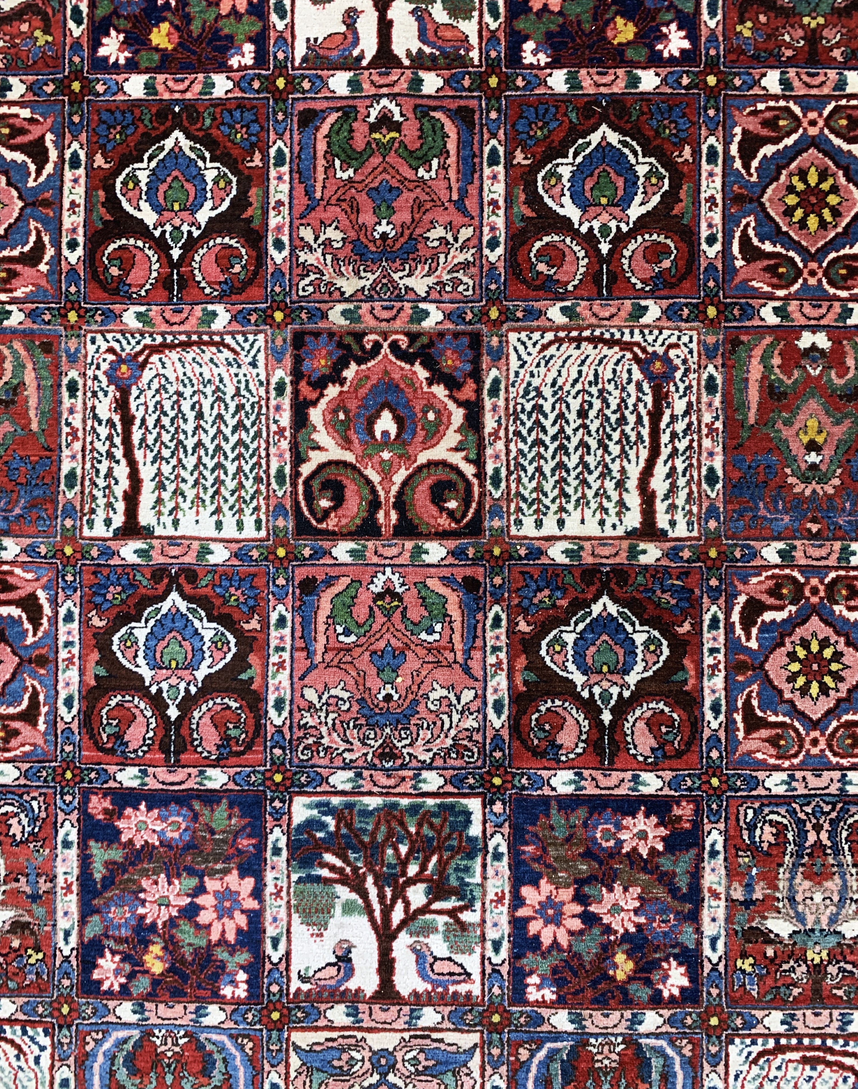 Detail e: Felder Bachtiar fein, Persien, Mitte 20.Jhd, Wolle auf Baumwolle, ca. 388 x 308 cm,EHZ: 2