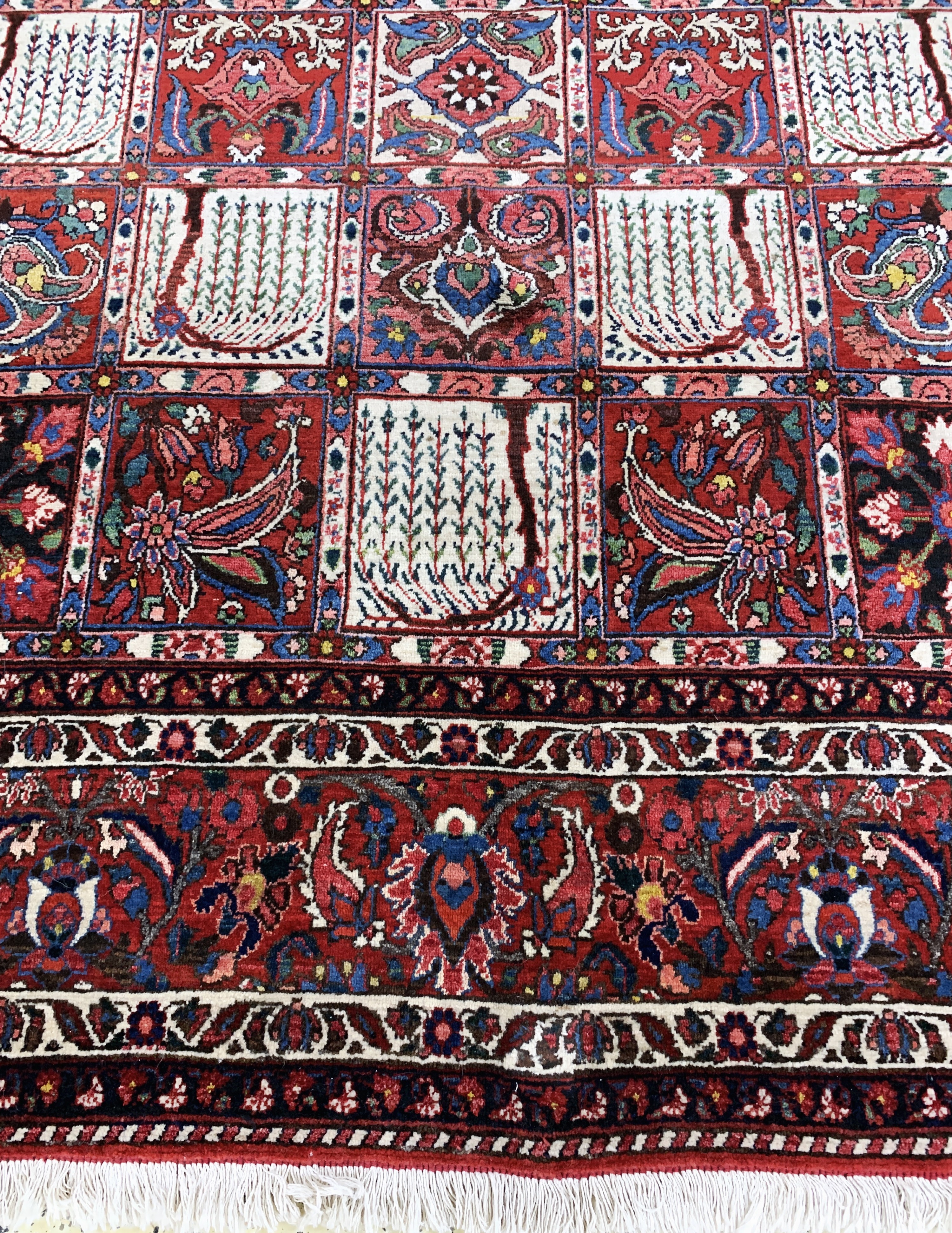 Detail h: Felder Bachtiar fein, Persien, Mitte 20.Jhd, Wolle auf Baumwolle, ca. 388 x 308 cm,EHZ: 2