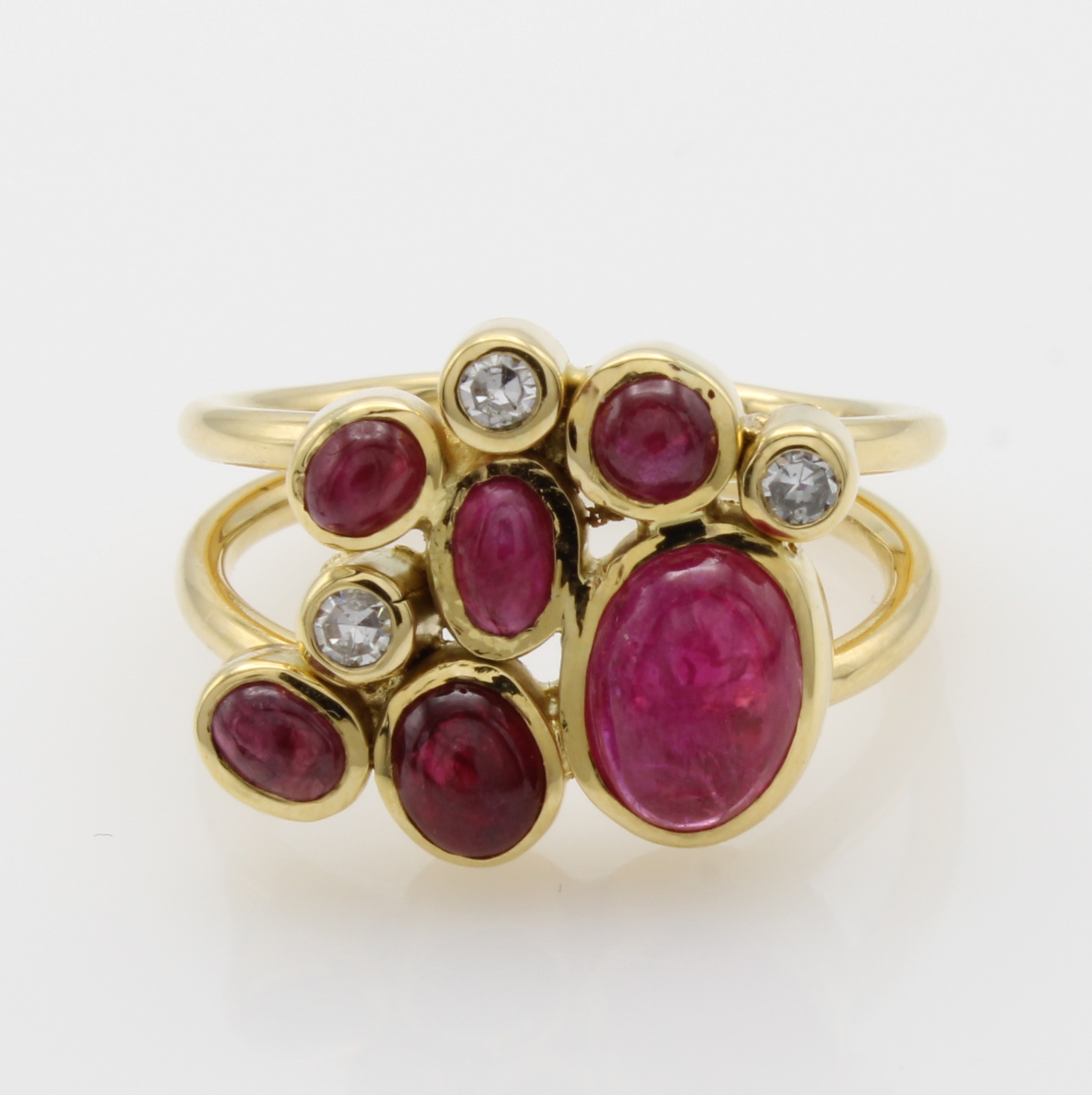 Image 27041035 - Ring mit Rubinen und Brillanten, GG 750/000, ovale u. runde Rubincabochons zus. ca. 3.2 ...