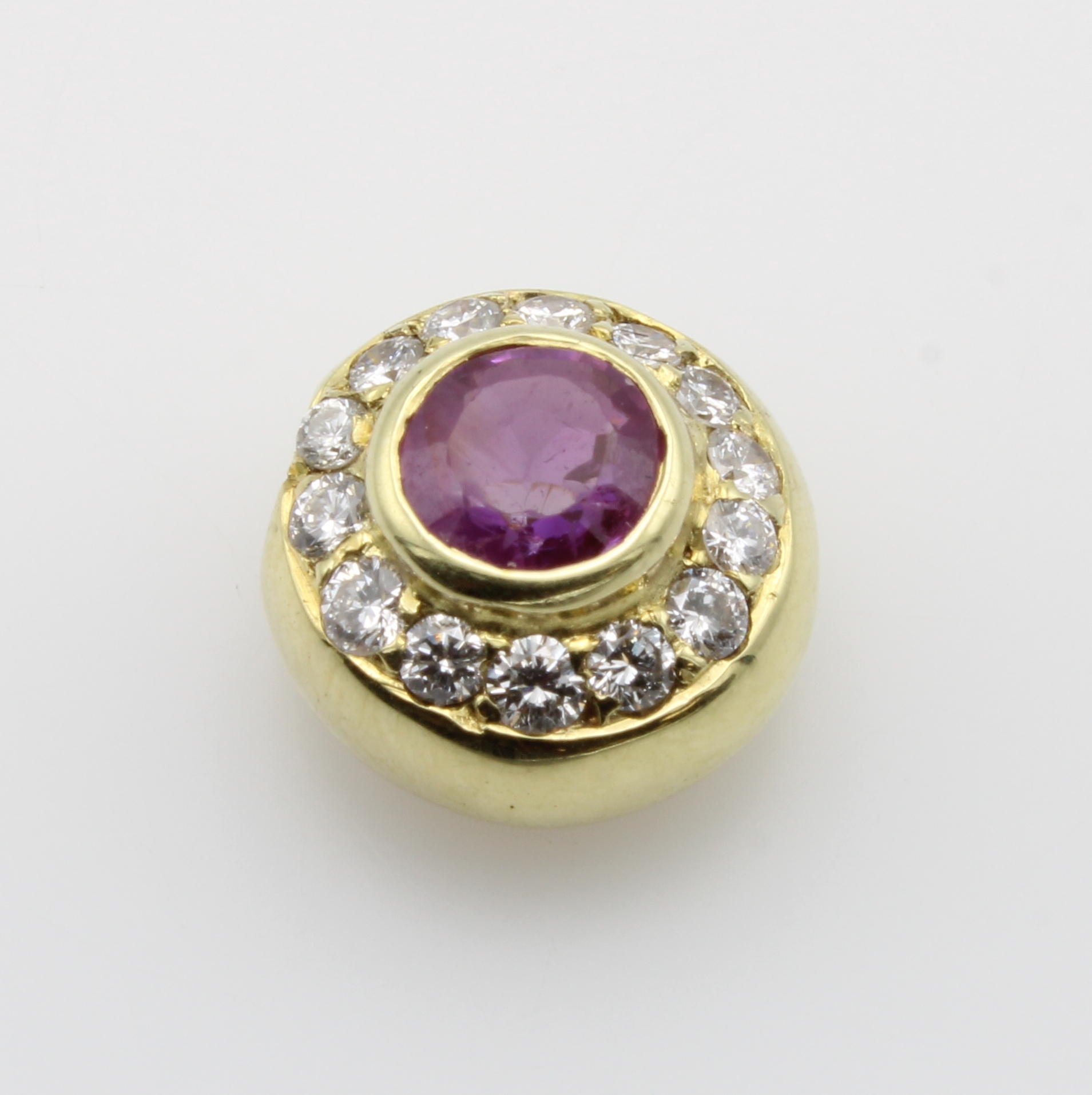 Image 27041042 - Anhänger mit Rubin und Brillanten, GG 585/ 000, runde Form, Rubin ca. 0.4 ct umgeben v. ...