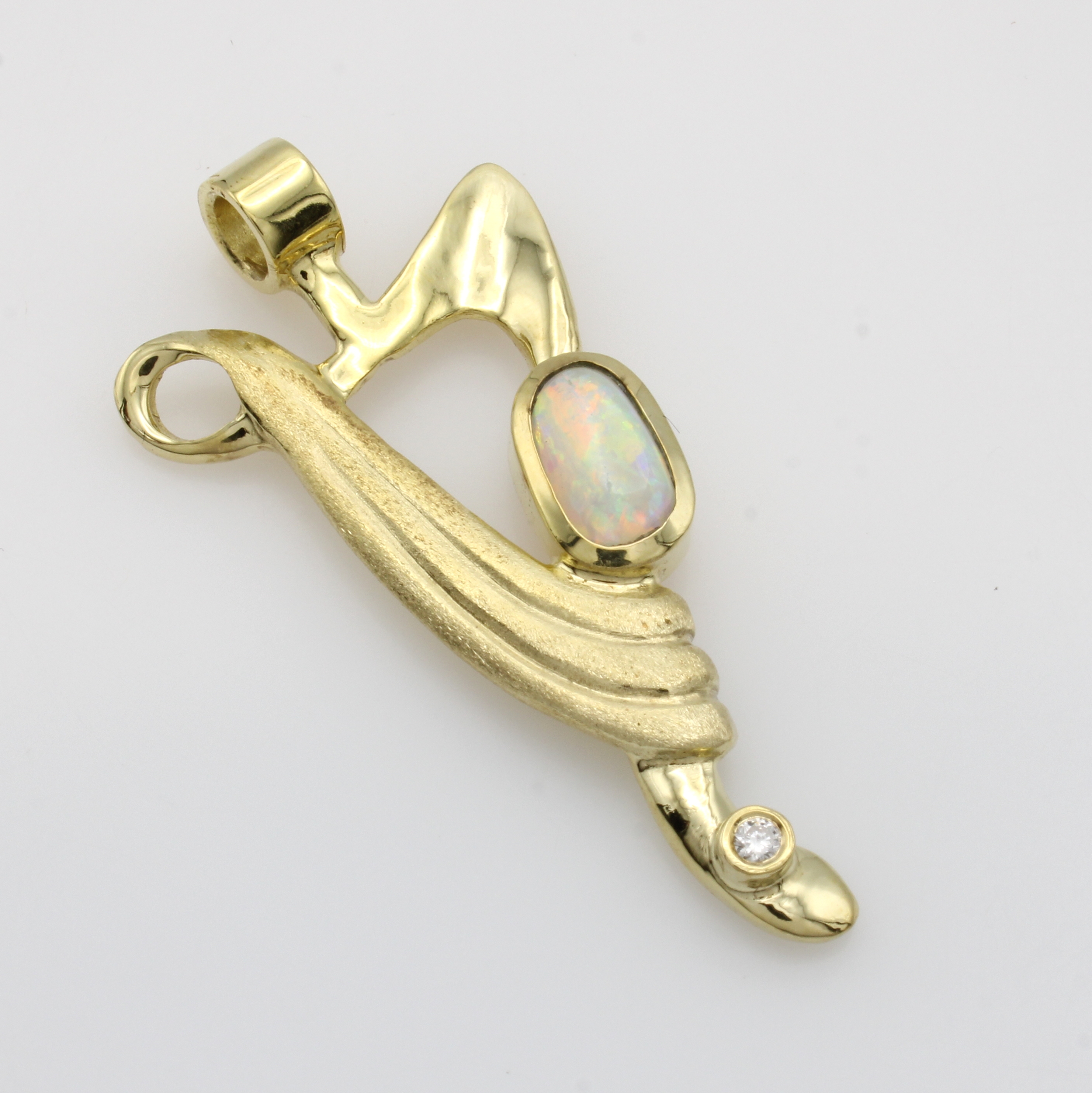 Image 27041049 - Anhänger mit Opal und Brillant, GG 585/000, z.T. matt., Opal ca. 1 ct, Brill. ca. 0.05 ...