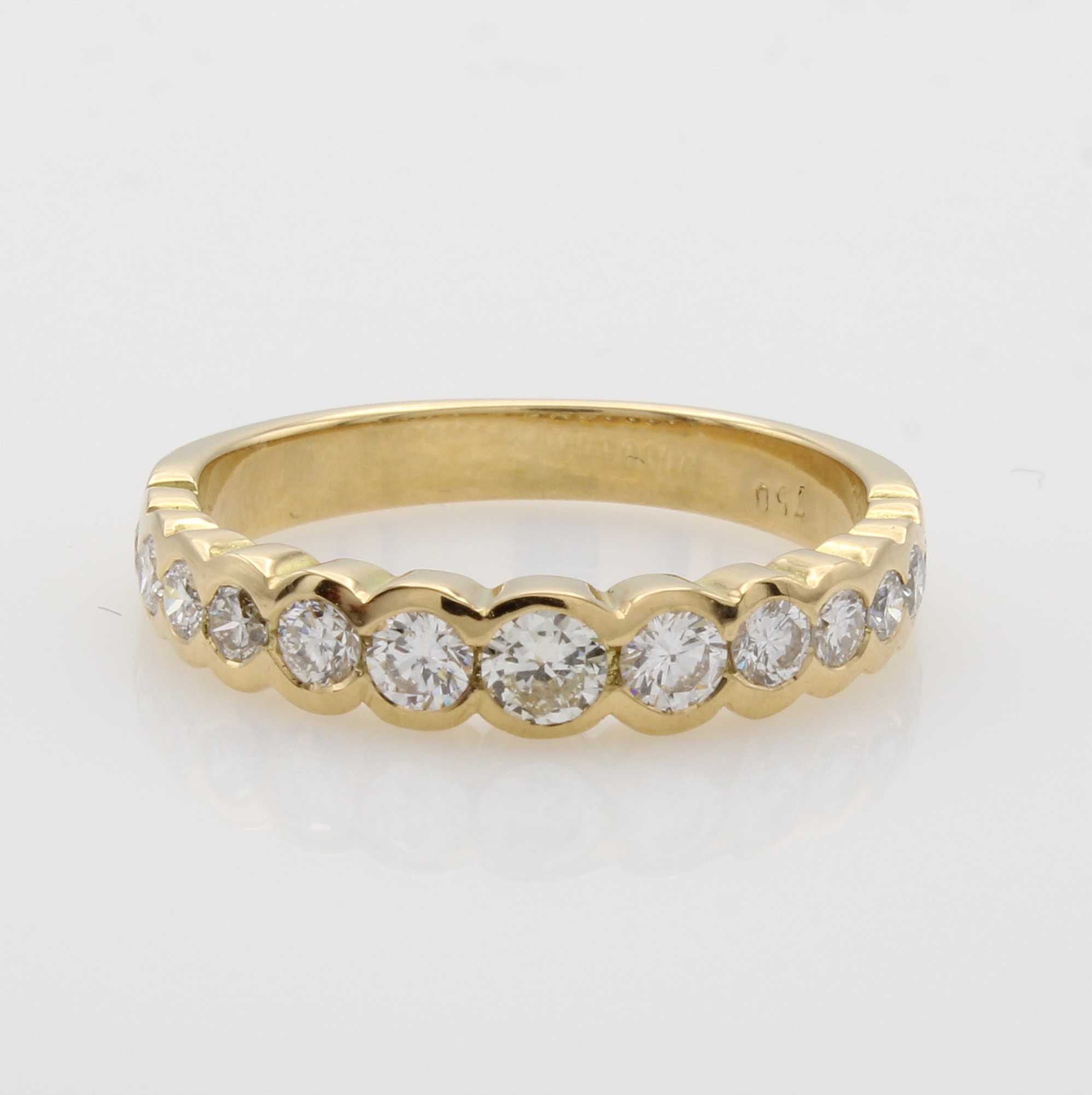 Image 27041054 - Ring mit Brillanten, GG 750/000, 13 Brill. im Verlauf zus. ca. 0.80 ct feines ...