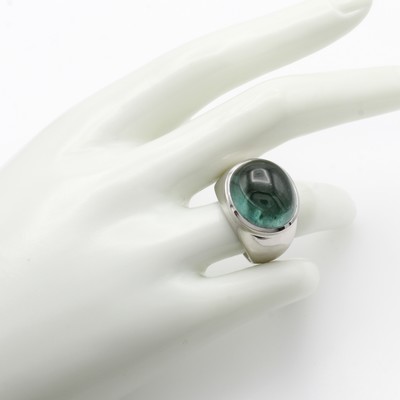 27041003b - Ring mit Turmalin, WG 585/000, grüner Turmalincabochon ca. 23.6 ct, glattes Design, RW ...