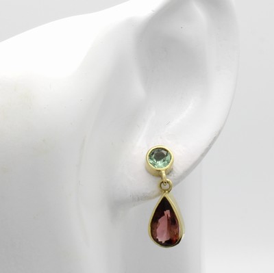 27041019a - Paar Ohrstecker mit Turmalinen, GG 585/000, runde u. tropfenf. Turmaline in versch. ...