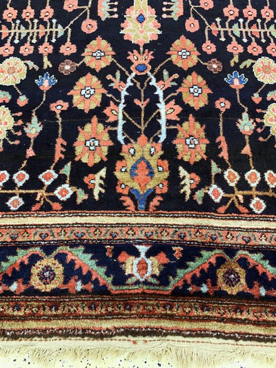 27041023g - Lilian alt, Persien, Anfang 20.Jhd, Wolle auf Baumwolle, ca. 354 x 209 cm, EHZ: 2 ...