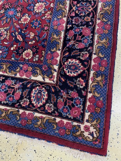 27041025g - Mesched signiert, Persien, Mitte 20.Jhd, Wolle auf Baumwolle, ca. 350 x 256 cm, EHZ: 2 ...