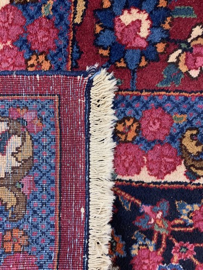 27041025j - Mesched signiert, Persien, Mitte 20.Jhd, Wolle auf Baumwolle, ca. 350 x 256 cm, EHZ: 2 ...