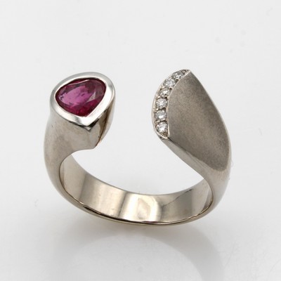 27041037a - Ring mit Burma Rubin und Brillanten, WG 585/000, z.T. matt., Rubintropfen ca. 1.11 ct, ...