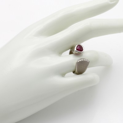 27041037b - Ring mit Burma Rubin und Brillanten, WG 585/000, z.T. matt., Rubintropfen ca. 1.11 ct, ...