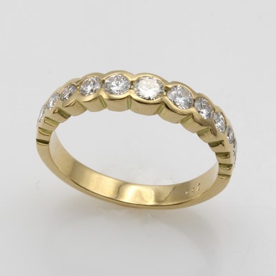 27041054a - Ring mit Brillanten, GG 750/000, 13 Brill. im Verlauf zus. ca. 0.80 ct feines ...