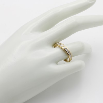 27041054b - Ring mit Brillanten, GG 750/000, 13 Brill. im Verlauf zus. ca. 0.80 ct feines ...