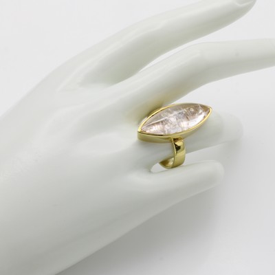 27041057b - Ring mit Morganit, GG 585/000, z.T. matt., navettef. Morganitcabochon ca. 12.2 ct, RW ...