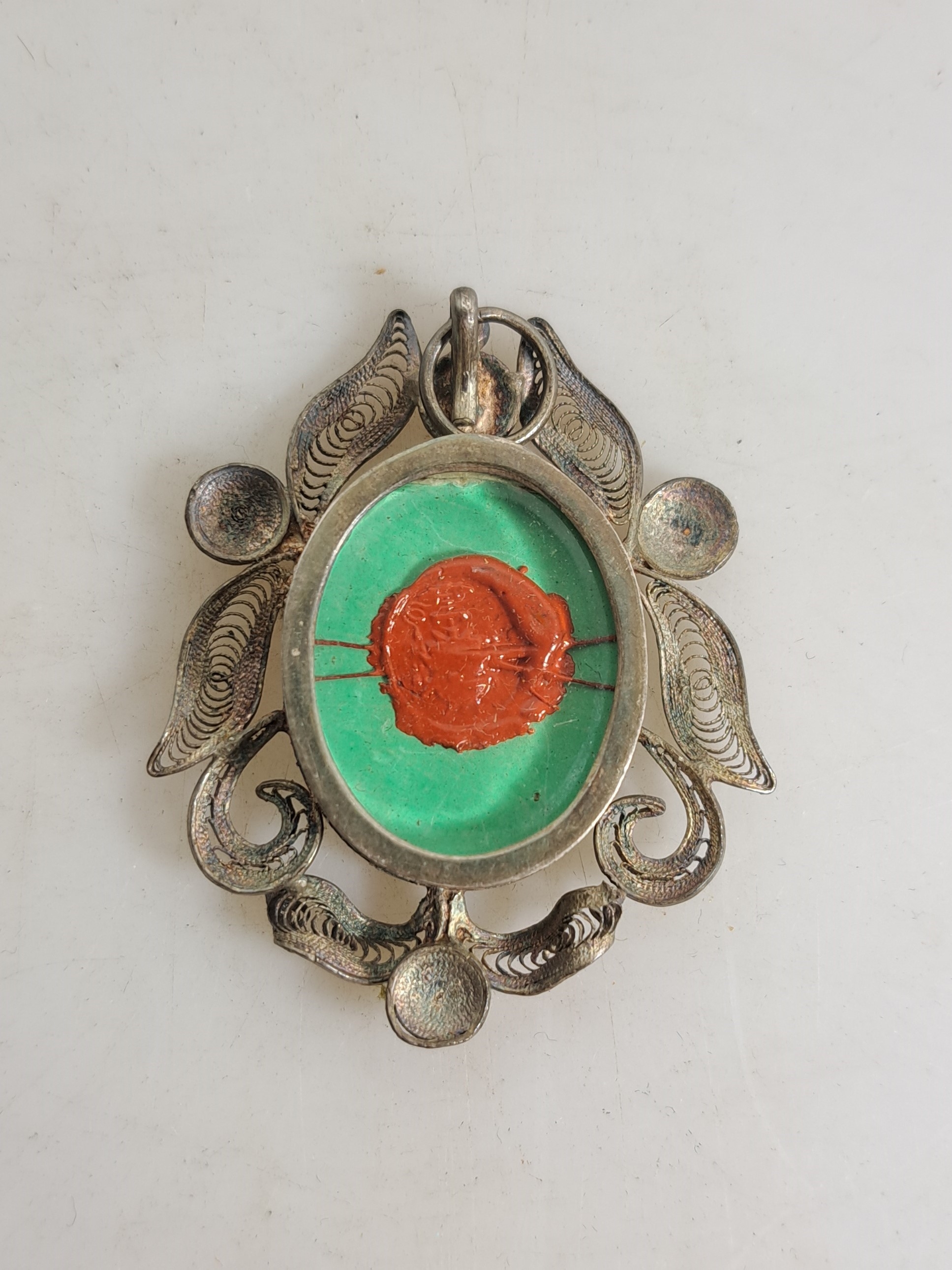 Detail t: 8 Reliquienkapseln mit Authentik, Rom, 1868 -1903, 6 Kapseln mit Metallgehäuse versilbert, 1 Reliquienkreuz als Brustanhänger, 1 Holzkapsel, 1 oder ...