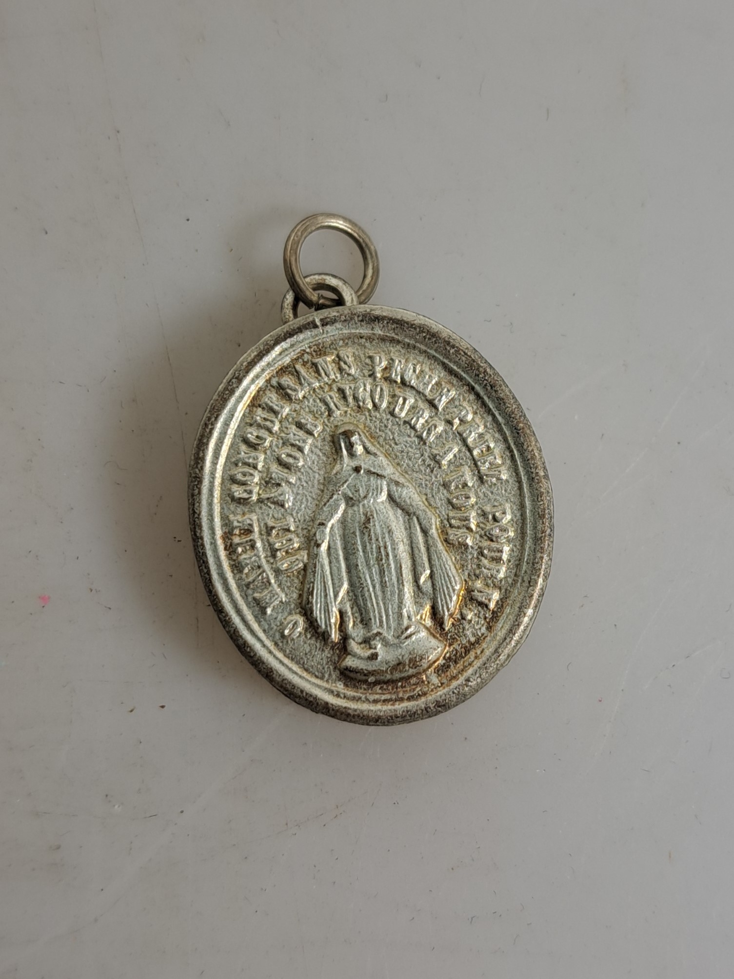 Detail v: 8 Reliquienkapseln mit Authentik, Rom, 1868 -1903, 6 Kapseln mit Metallgehäuse versilbert, 1 Reliquienkreuz als Brustanhänger, 1 Holzkapsel, 1 oder ...